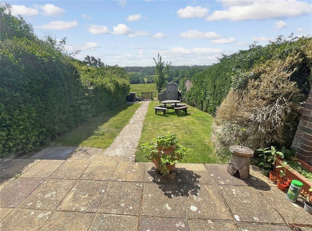 Property photo 2 of 10 Garden