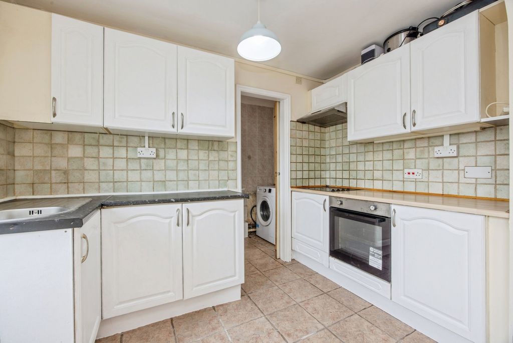 Property photo 3 of 18 Kitchen