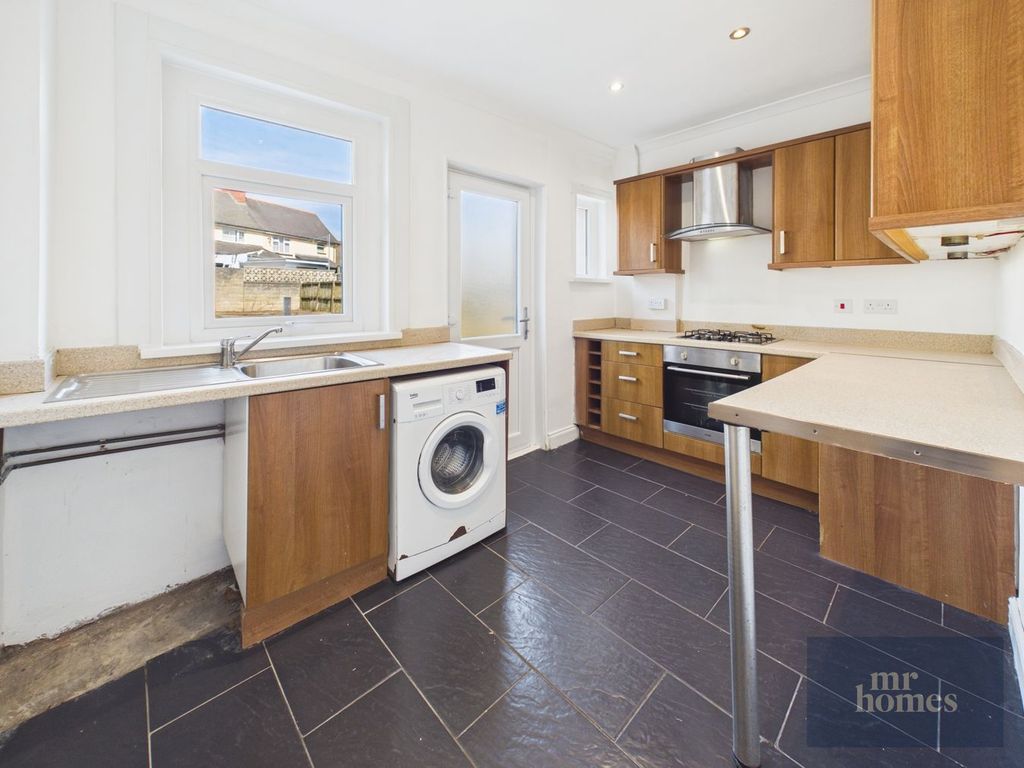Property photo 2 of 27