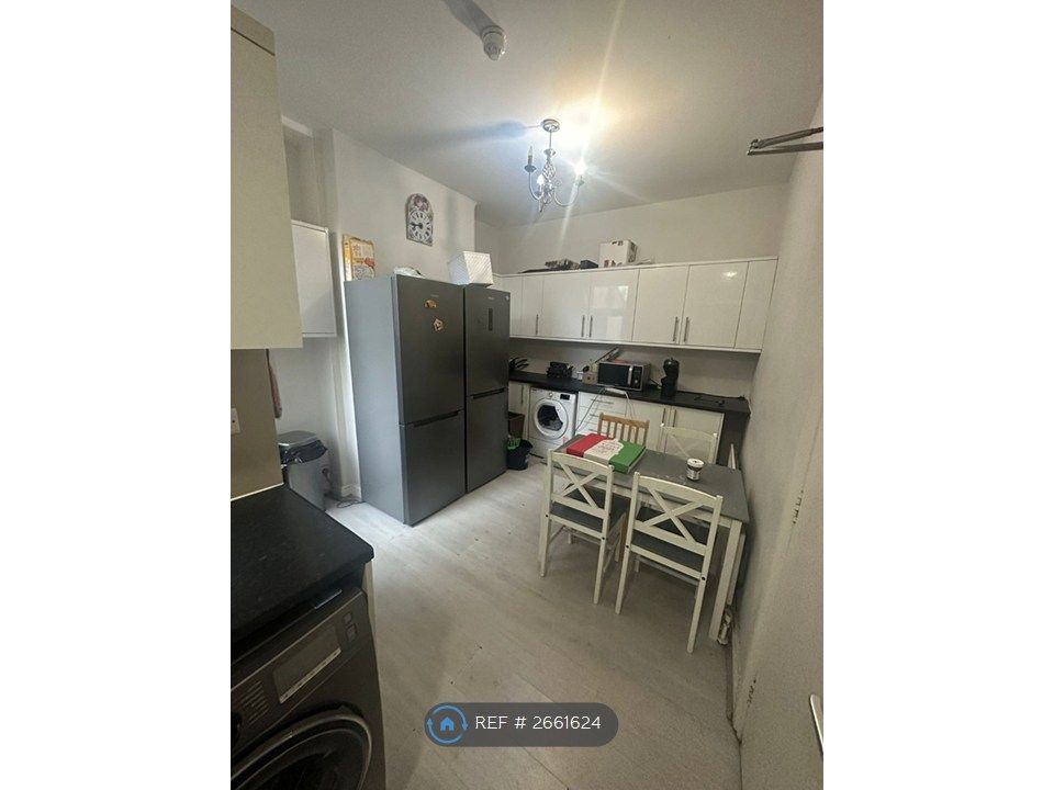 Property photo 2 of 9 Kitchen