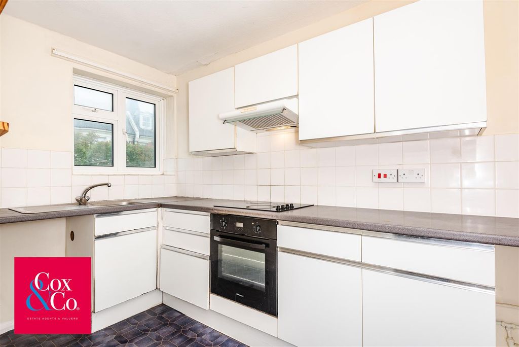 Property photo 3 of 14 81O_7896.Jpg