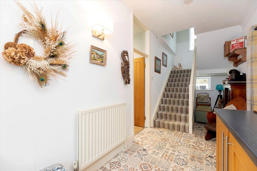 Property photo 3 of 31 Image
