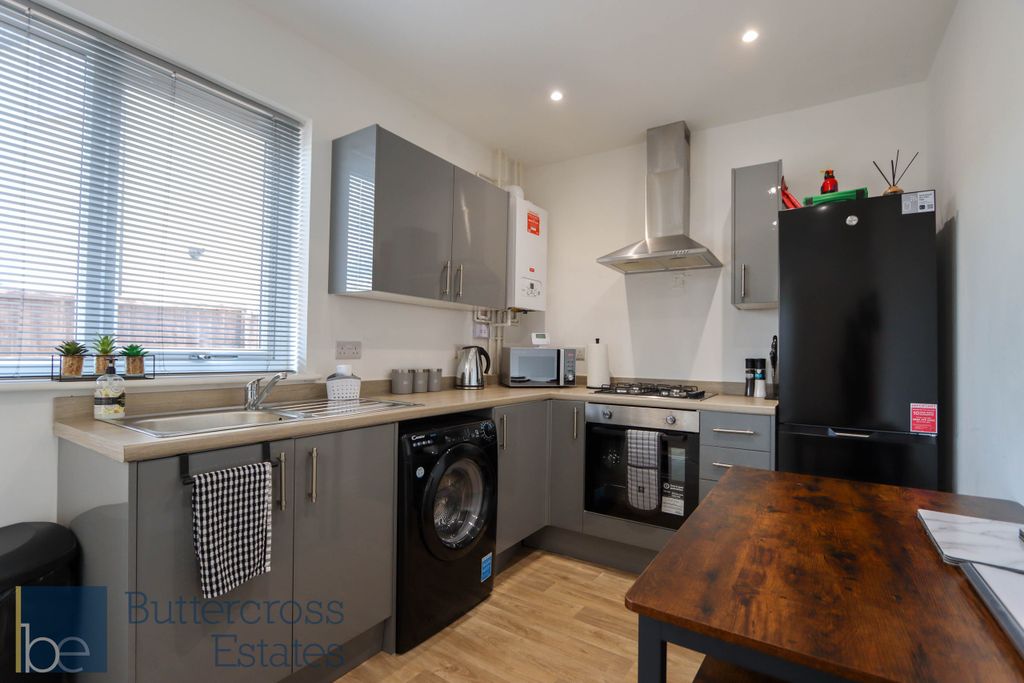 Property photo 2 of 12 Kitchen
