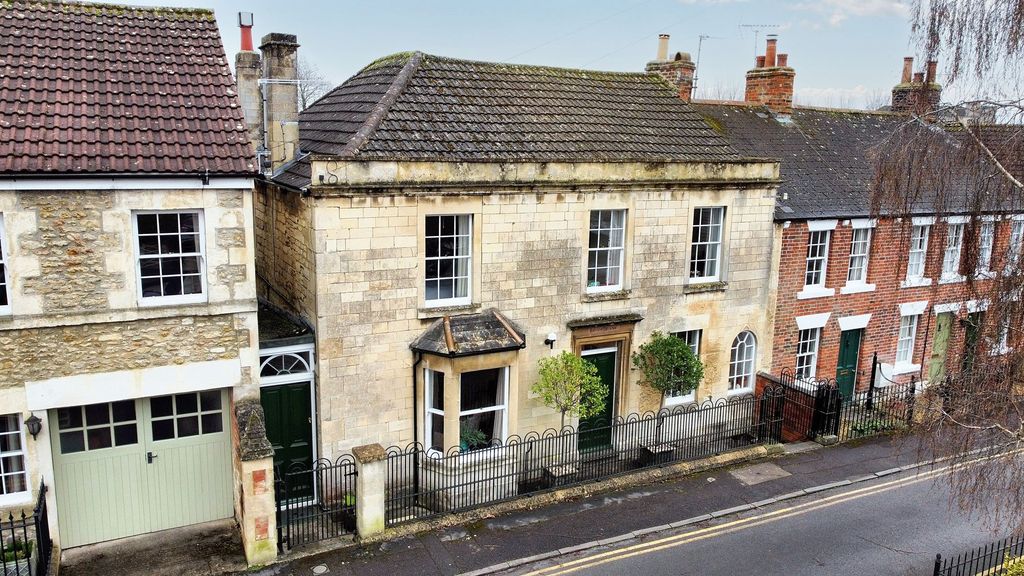 Property photo 1 of 34