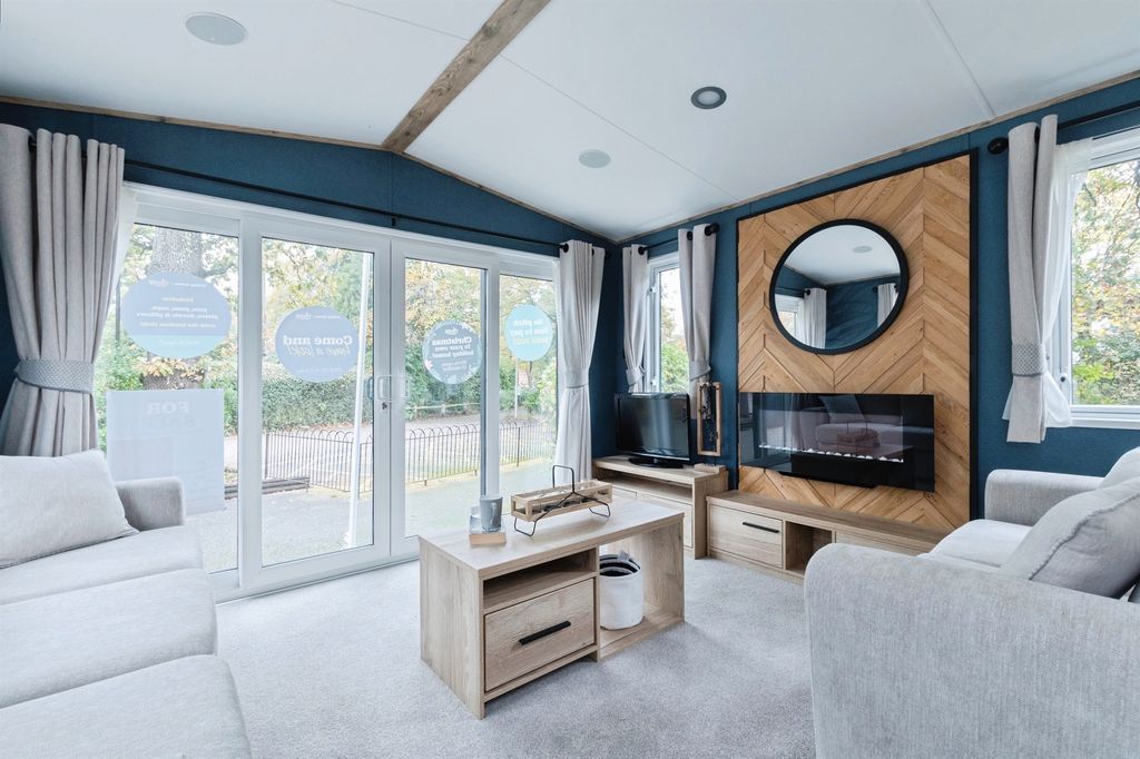 Property photo 2 of 22