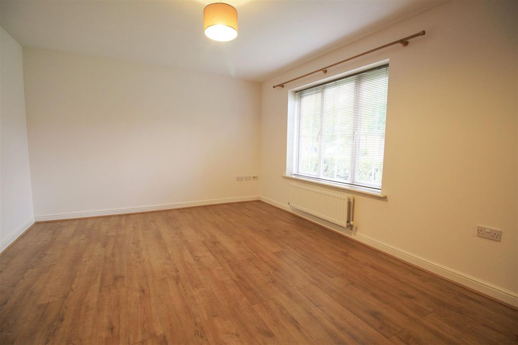 Property photo 3 of 9 Lounge.Jpg