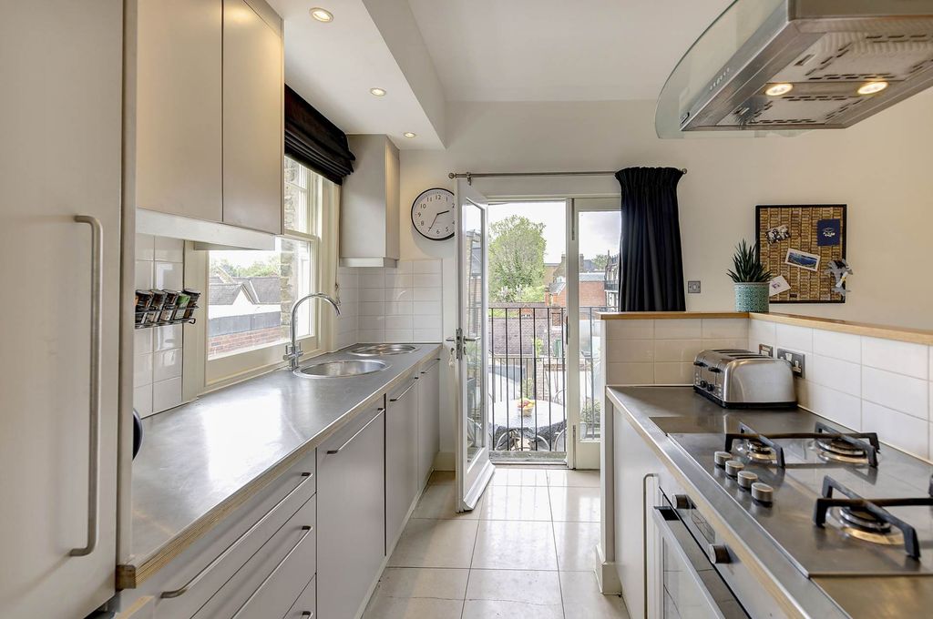 Property photo 3 of 8