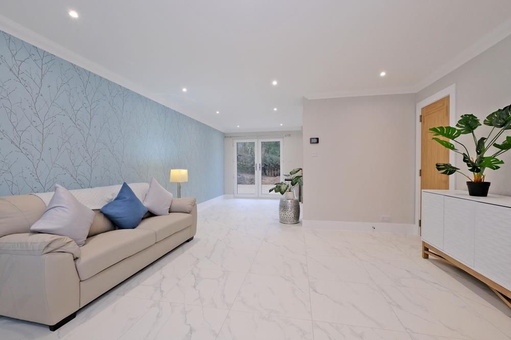 Property photo 3 of 13 Living Room 6