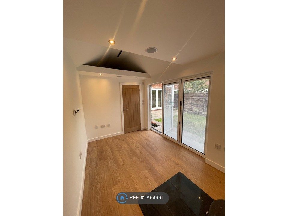 Property photo 2 of 33 Home Office With Mezzanine Storage