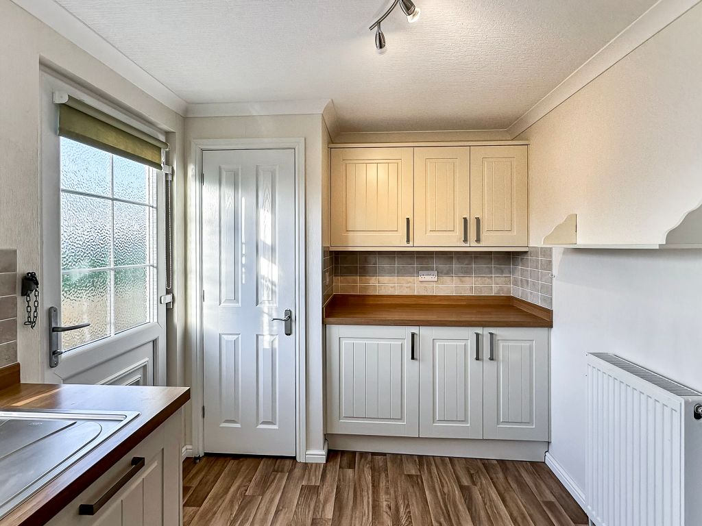 Property photo 3 of 19 Kitchen