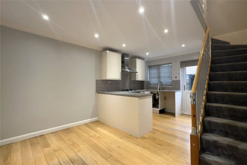 Property photo 2 of 8 Picture No. 21