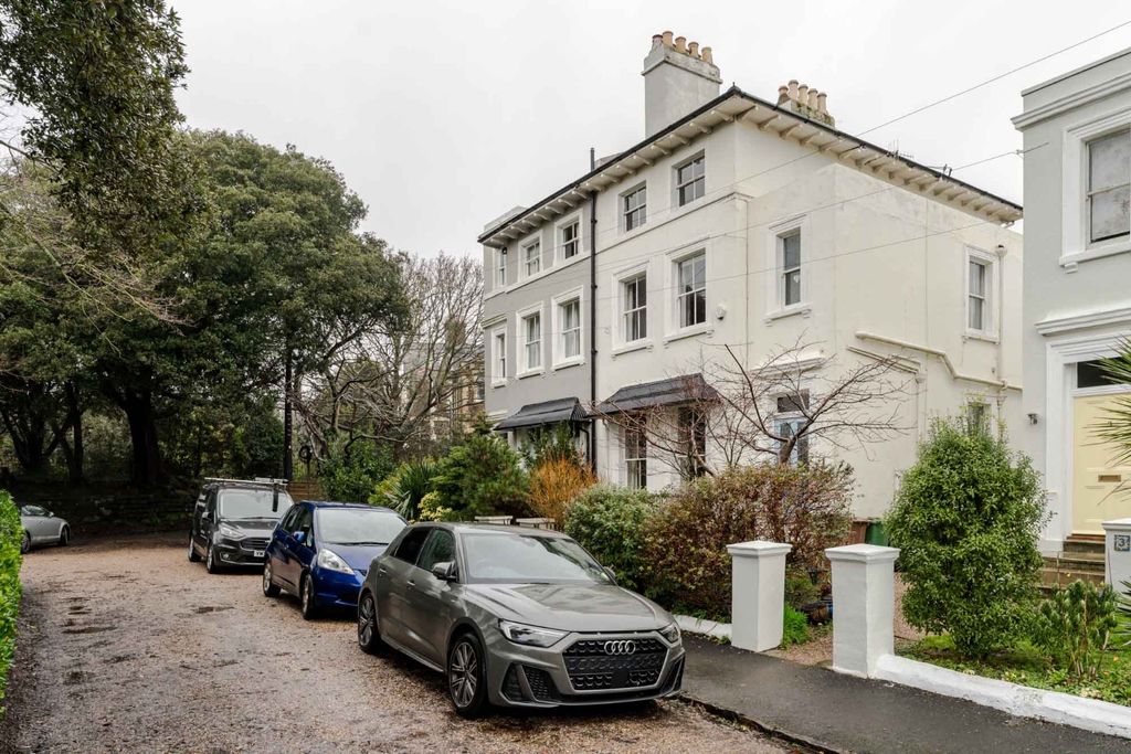 Property photo 2 of 29