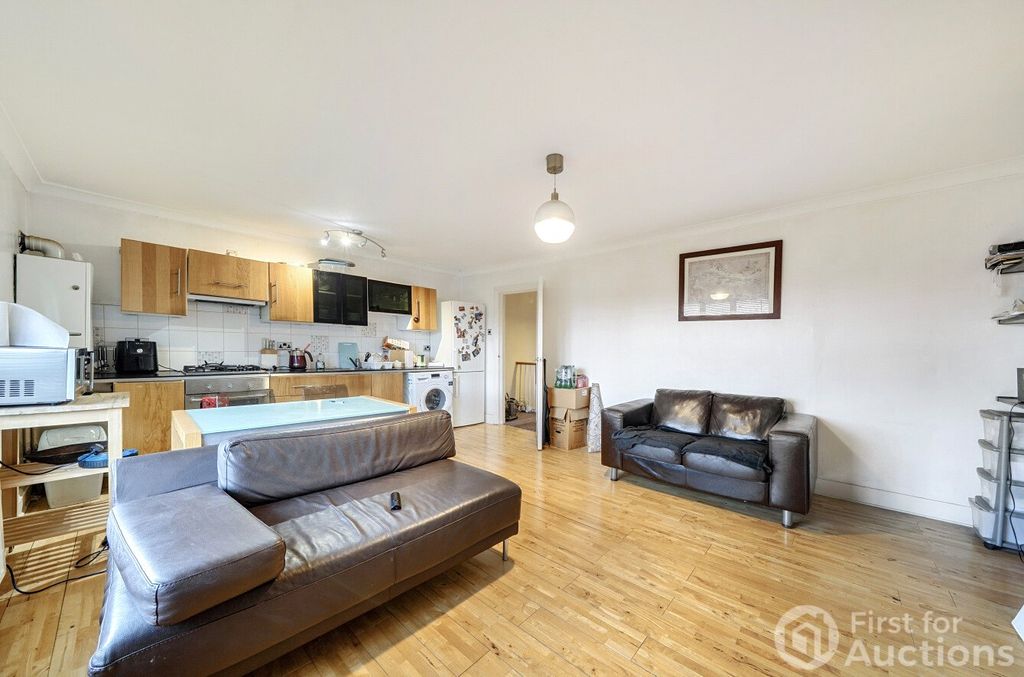 Property photo 3 of 9 3