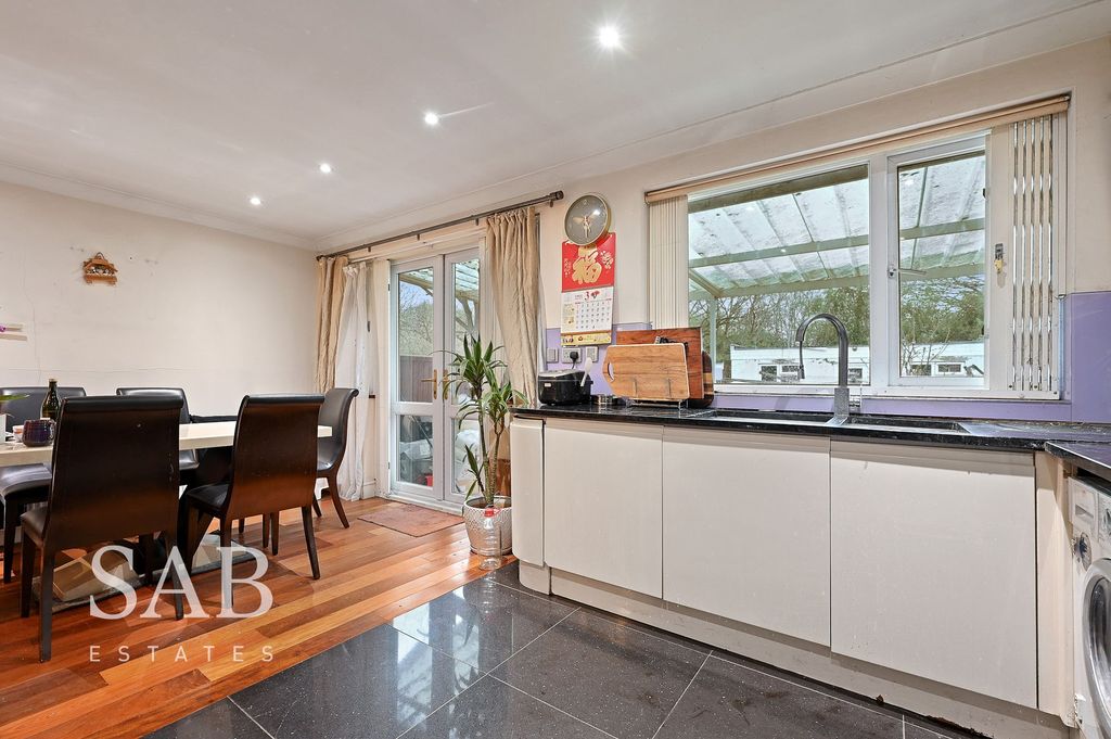 Additional image 4 of 4 bed semi-detached house for saleChinnor Crescent, Greenford UB6