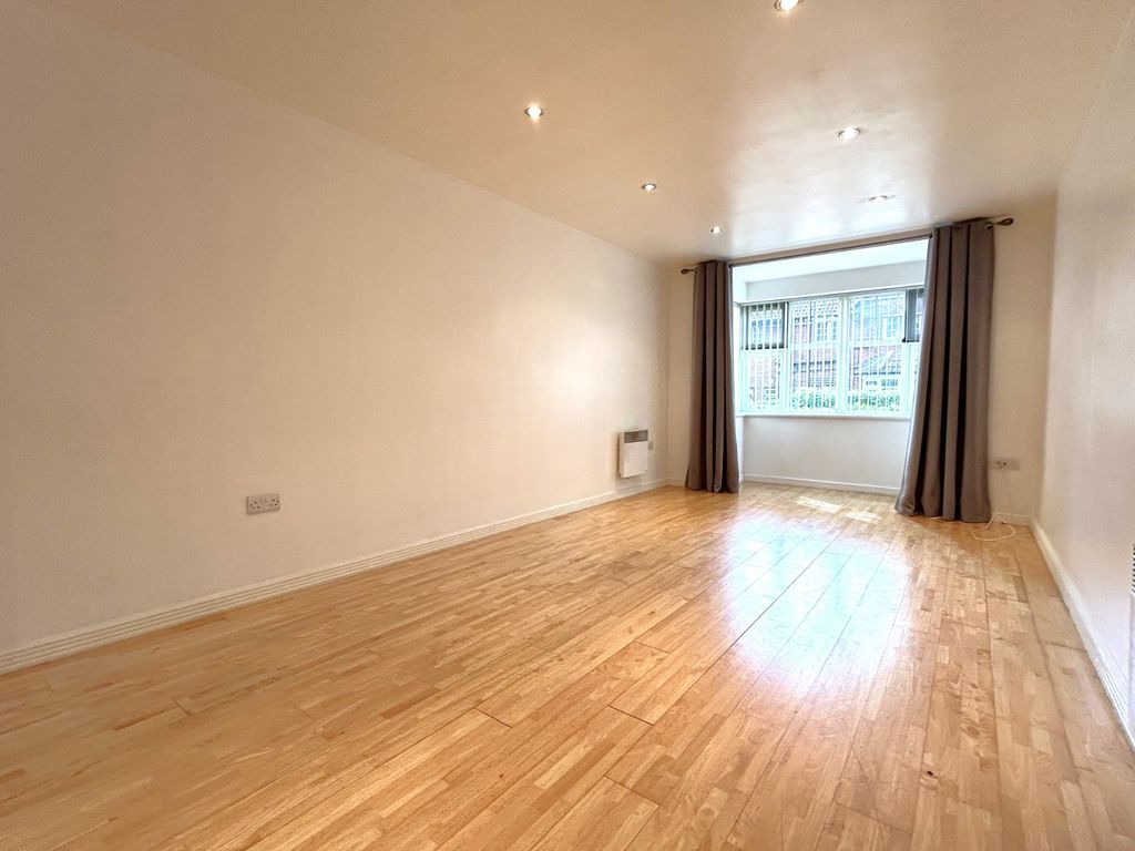 Property photo 2 of 9 Picture No. 11