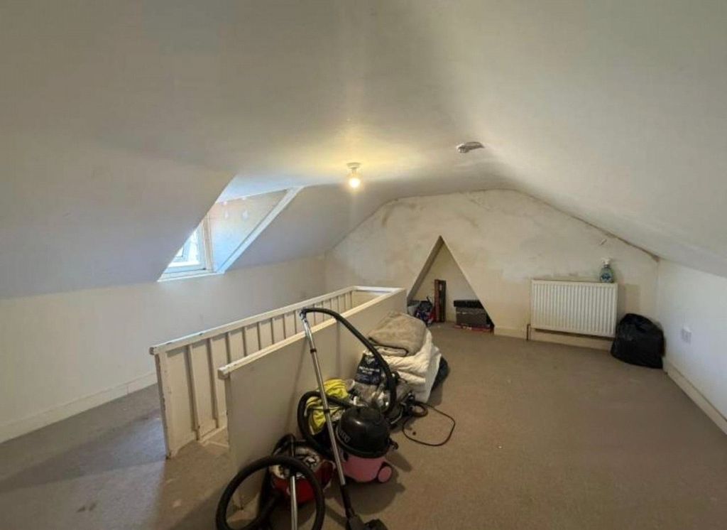 Property photo 3 of 6 Bedroom