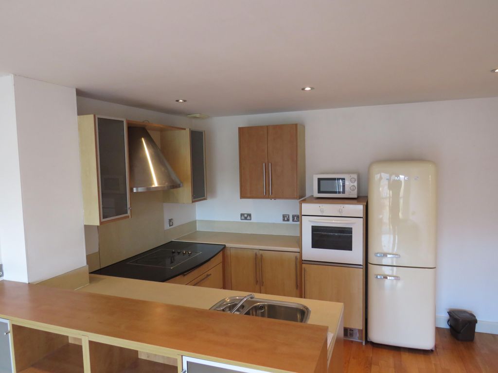 Property photo 2 of 11 Kitchen