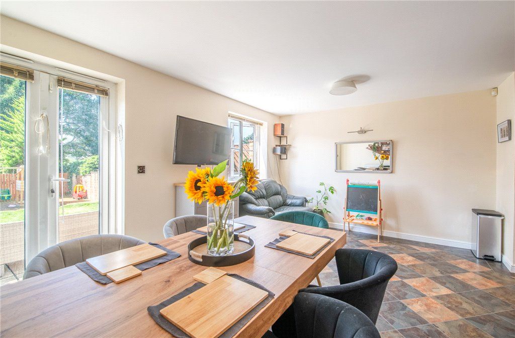 Property photo 3 of 27 Family Dining