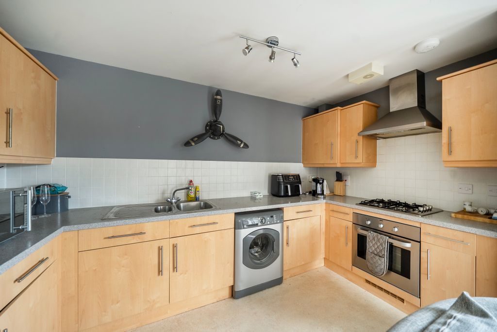 Property photo 3 of 10 146382796A1Ea93c380Fc