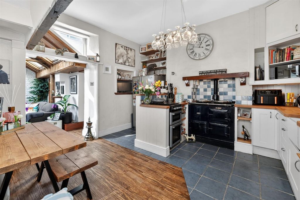 Property photo 2 of 24 Kitchen/Diner