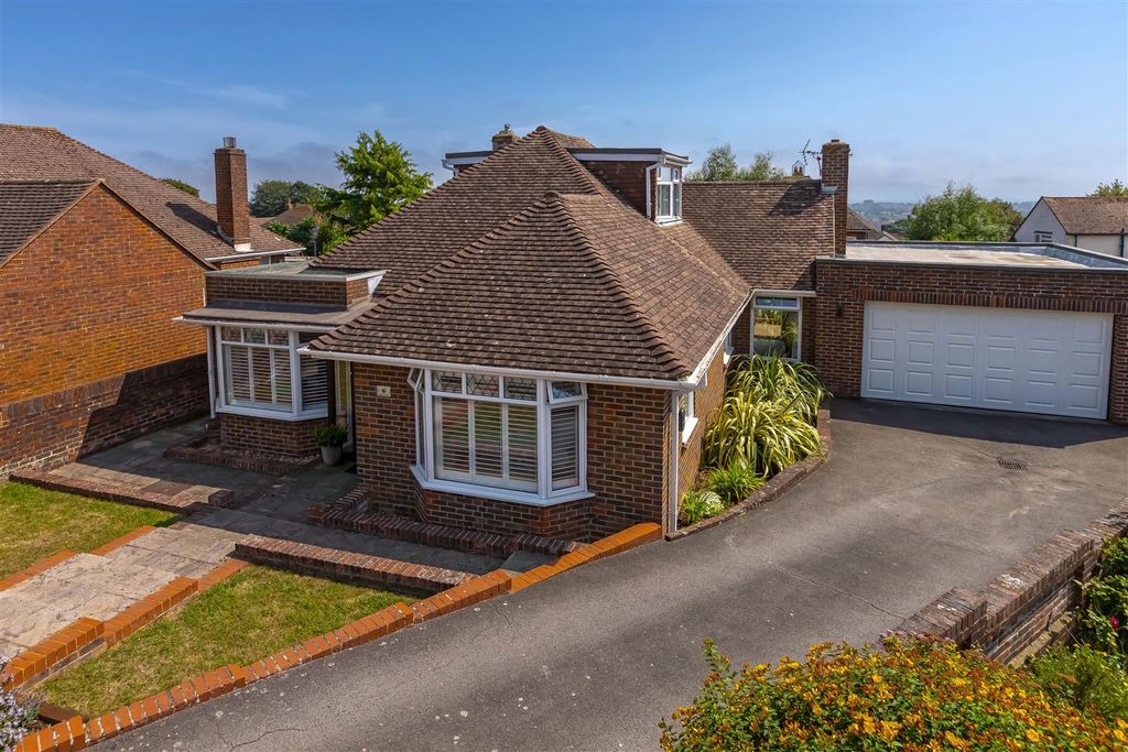 Property photo 1 of 19 Maple Close_37.Jpg