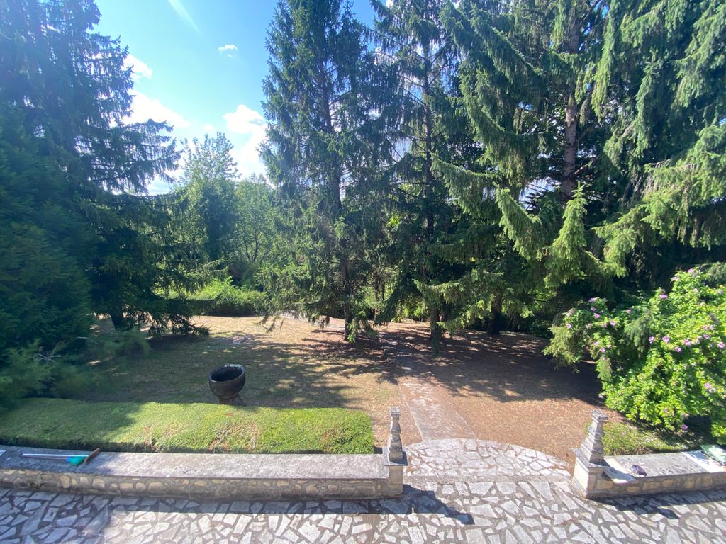 Property photo 3 of 13