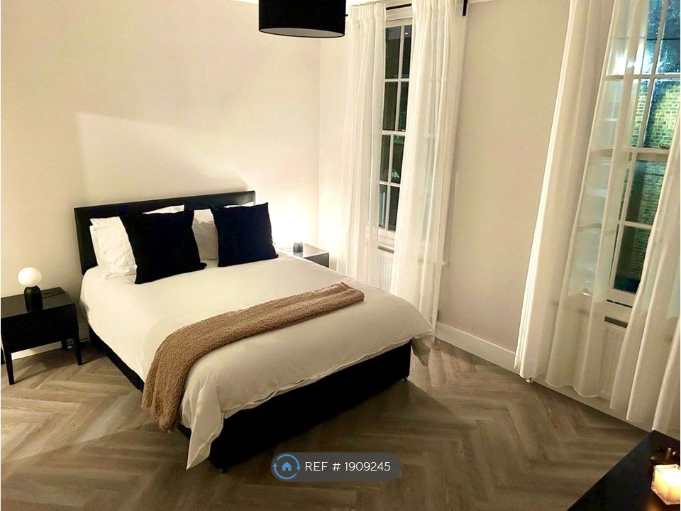Property photo 1 of 29 Large Double Bedroom