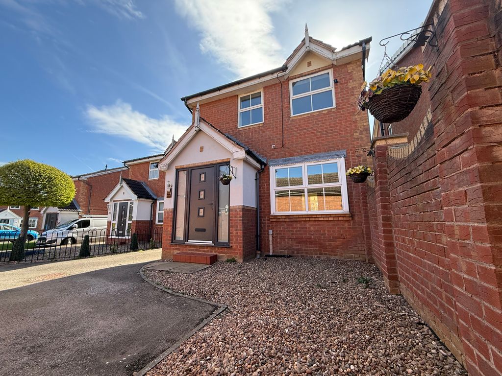 Property photo 1 of 17 Cover