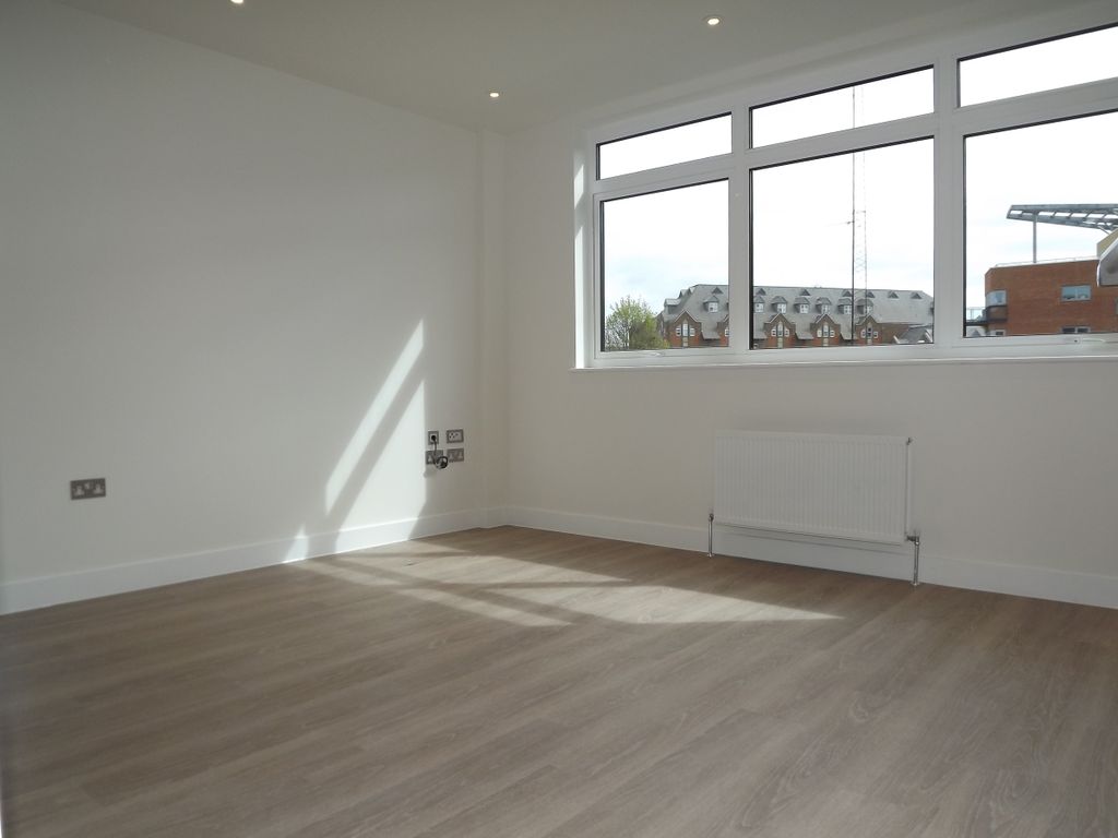 Property photo 3 of 6 16 Lounge2