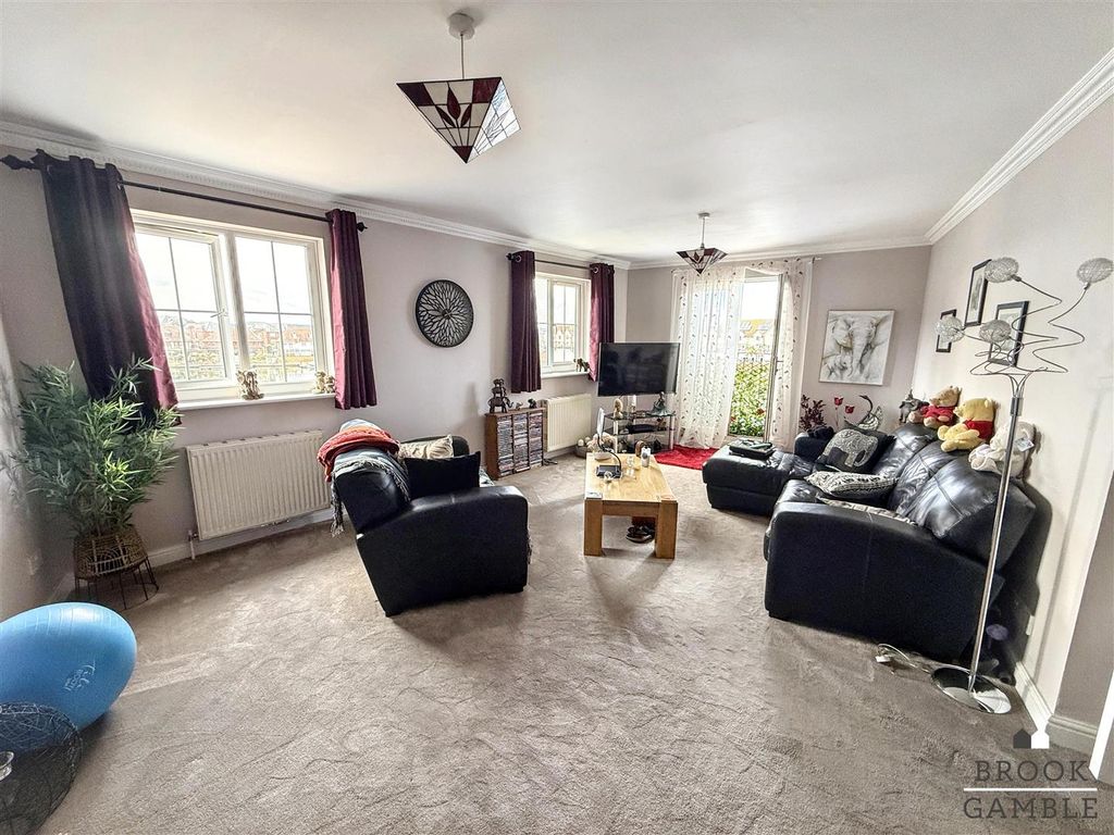 Property photo 3 of 17 01323 438506