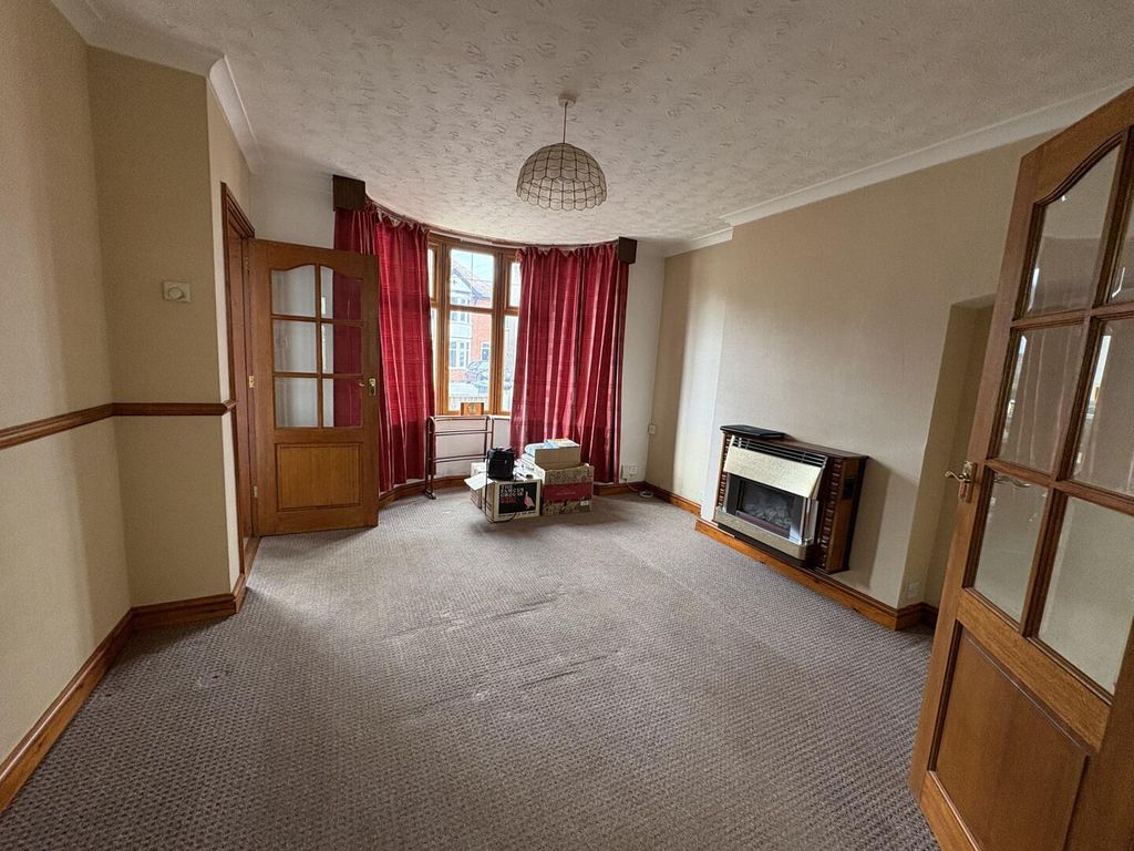 Property photo 2 of 11 Living Room