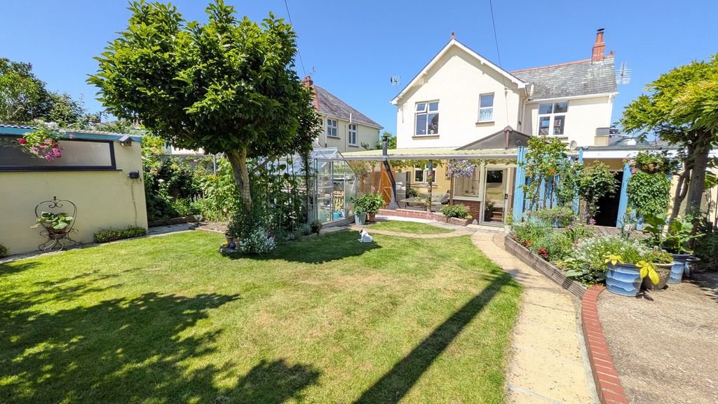 Property photo 1 of 33