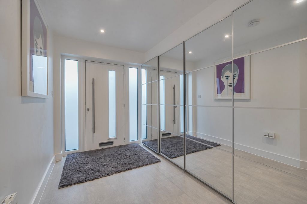 Property photo 2 of 28 Hallway