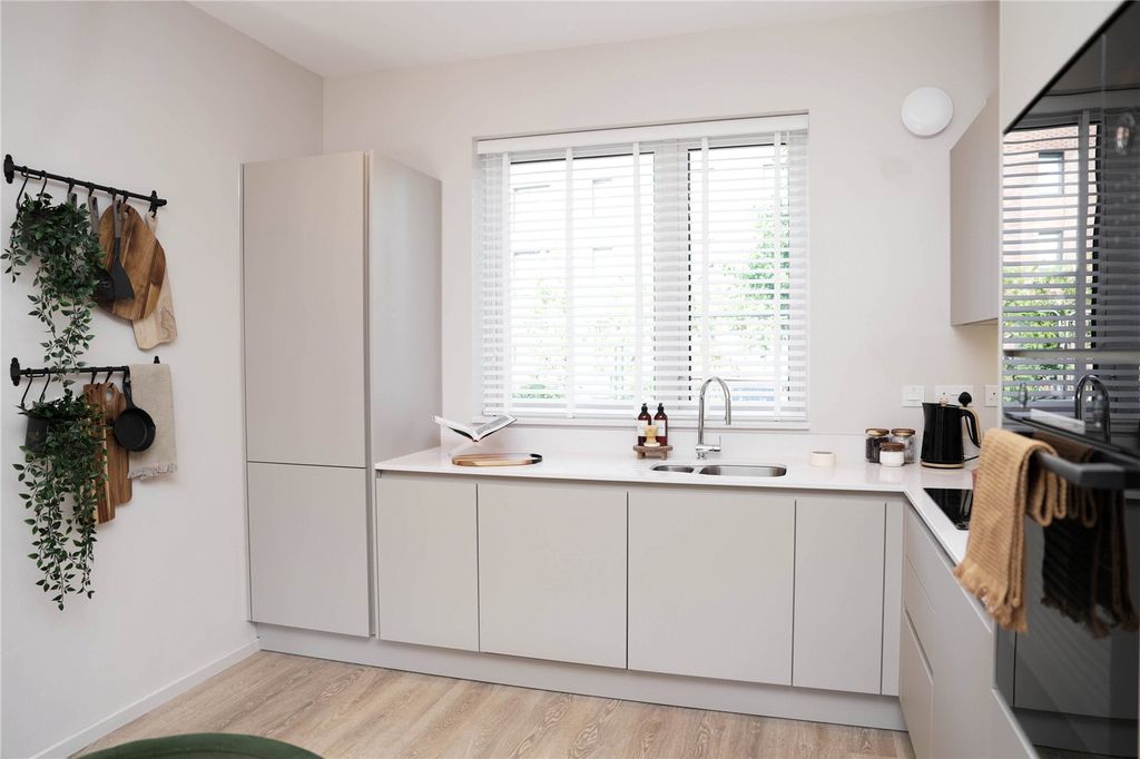 Property photo 3 of 12 Show Home
