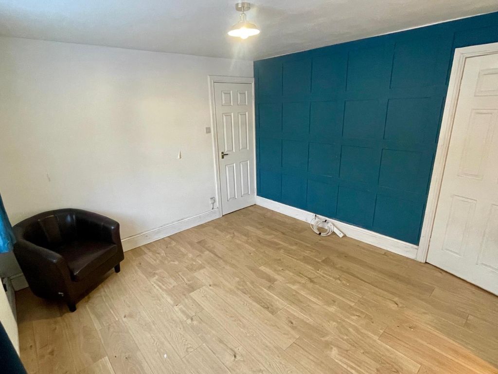 Property photo 3 of 4