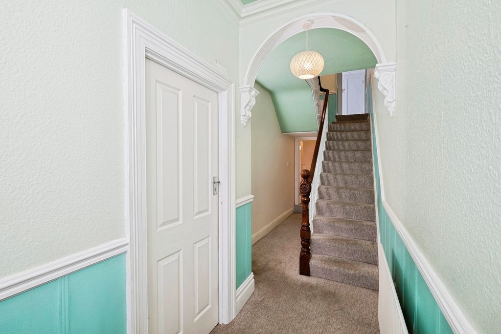 Property photo 2 of 17 Photo