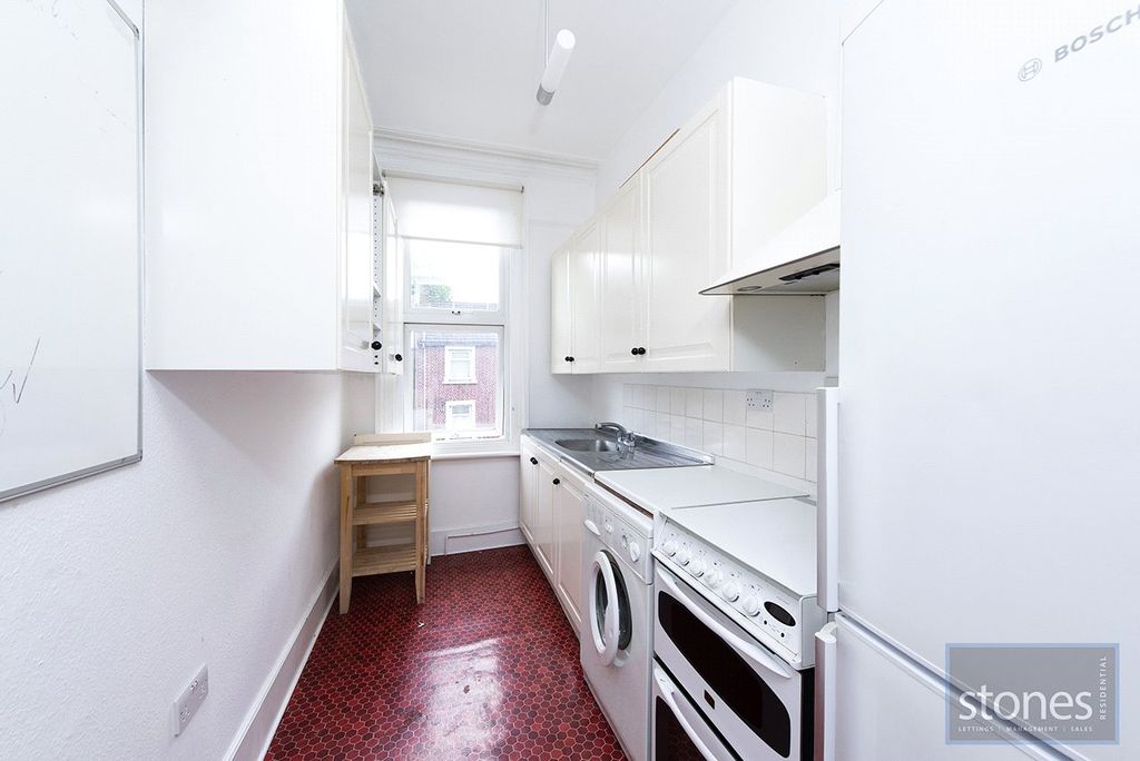 Property photo 3 of 11 Kitchen