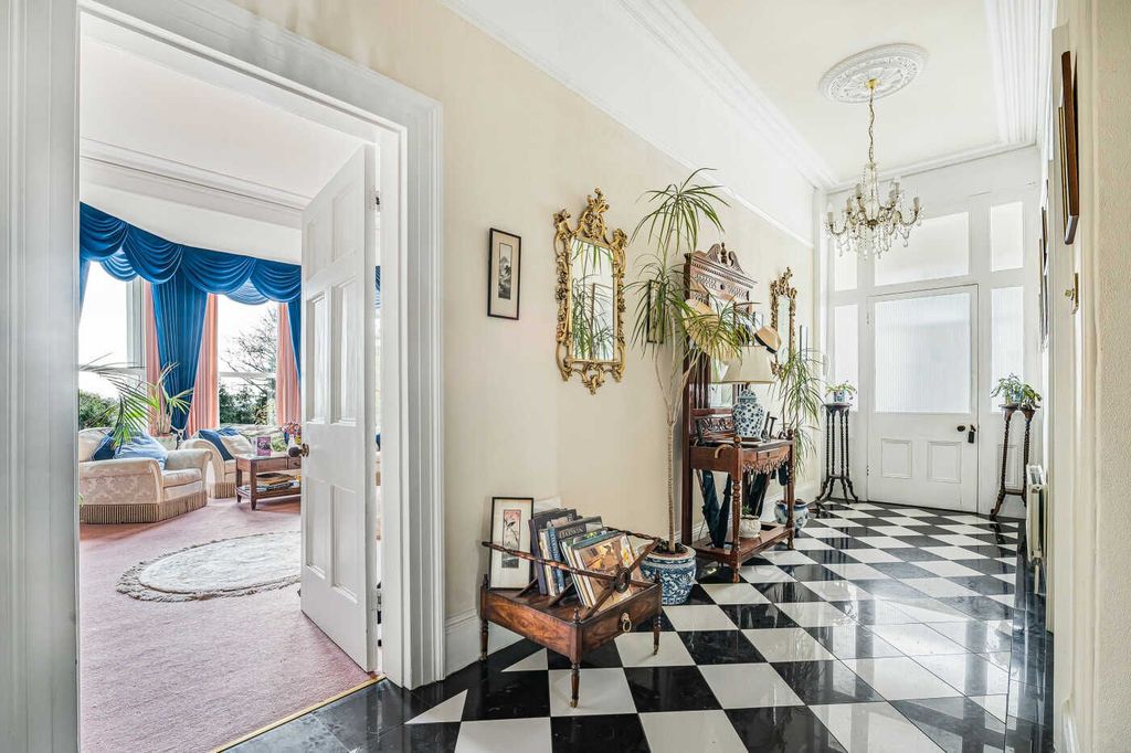 Property photo 2 of 37