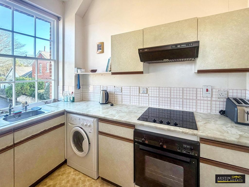 Property photo 2 of 12 Kitchen