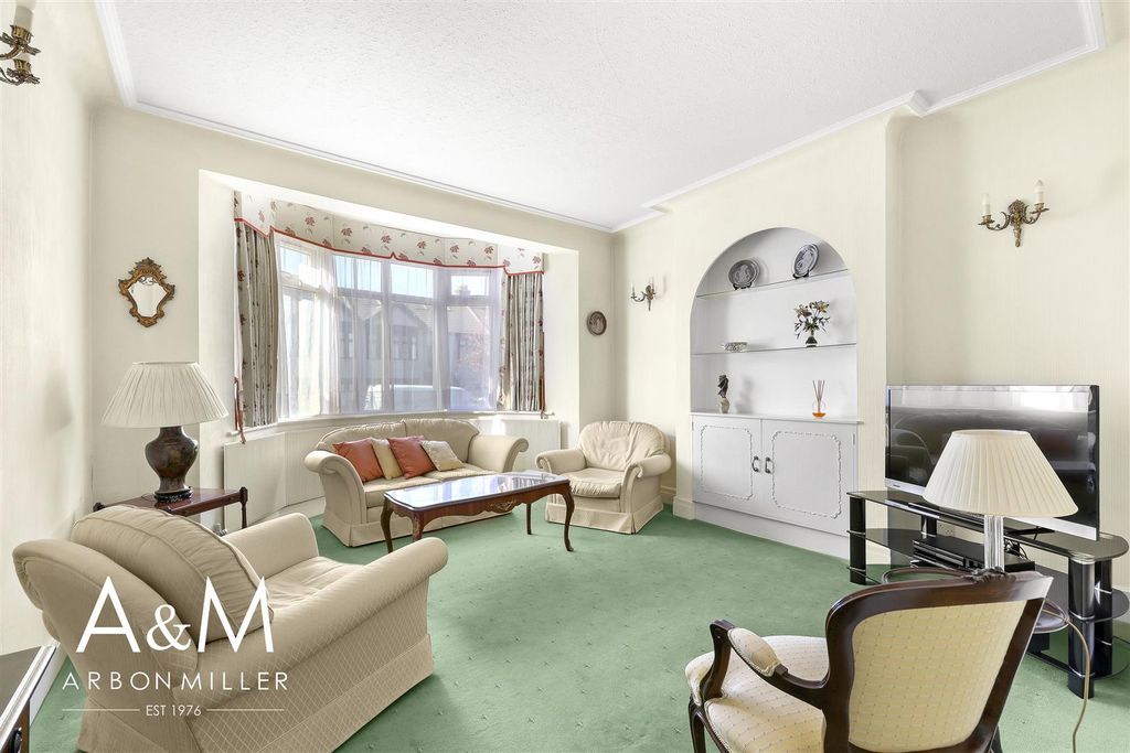 Property photo 2 of 28 Lounge