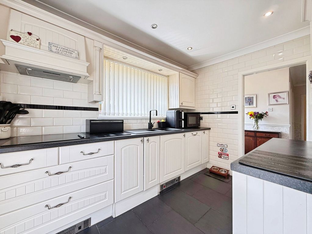Property photo 3 of 32