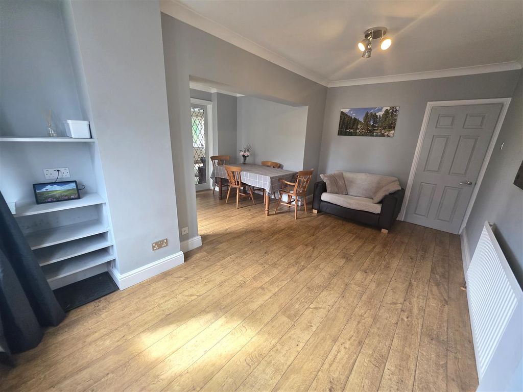 Property photo 2 of 25 Entrance Hall