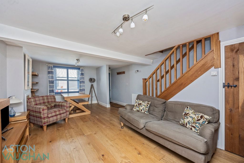 Property photo 2 of 16 5277423