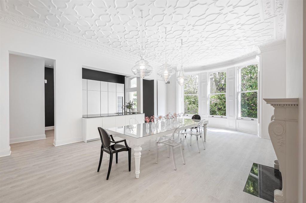 Property photo 2 of 18 Gledhow Gardens 11B-13-2. Low Res.Jpg