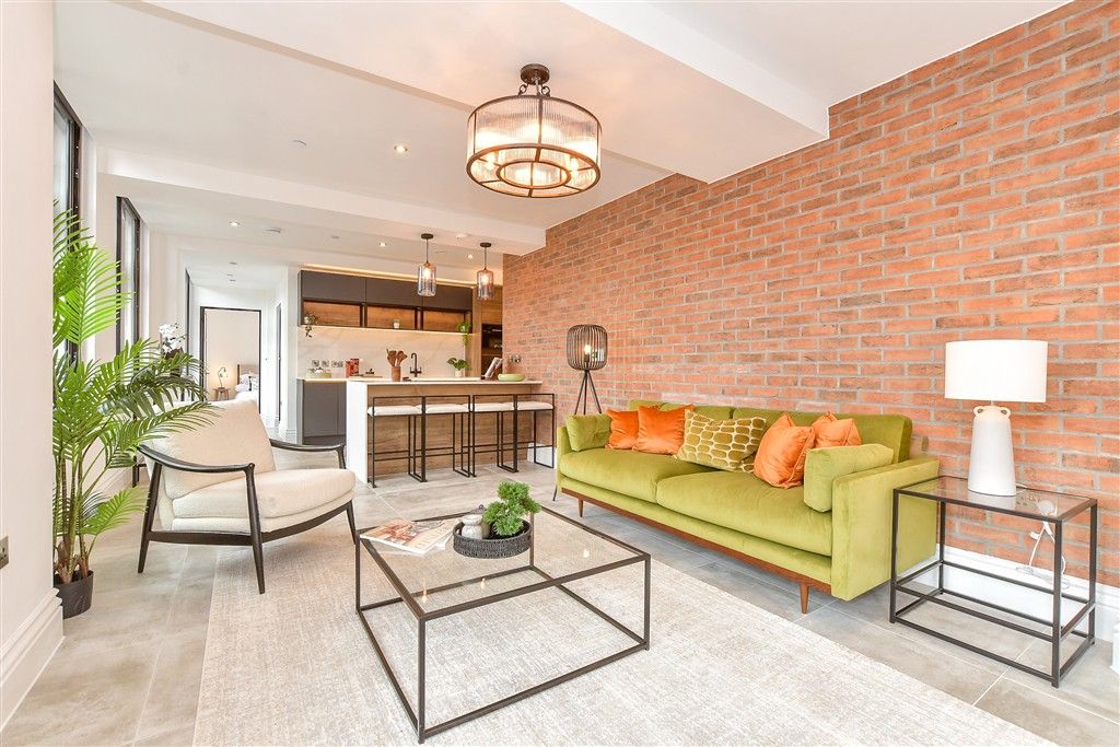 Property photo 3 of 14 Lounge