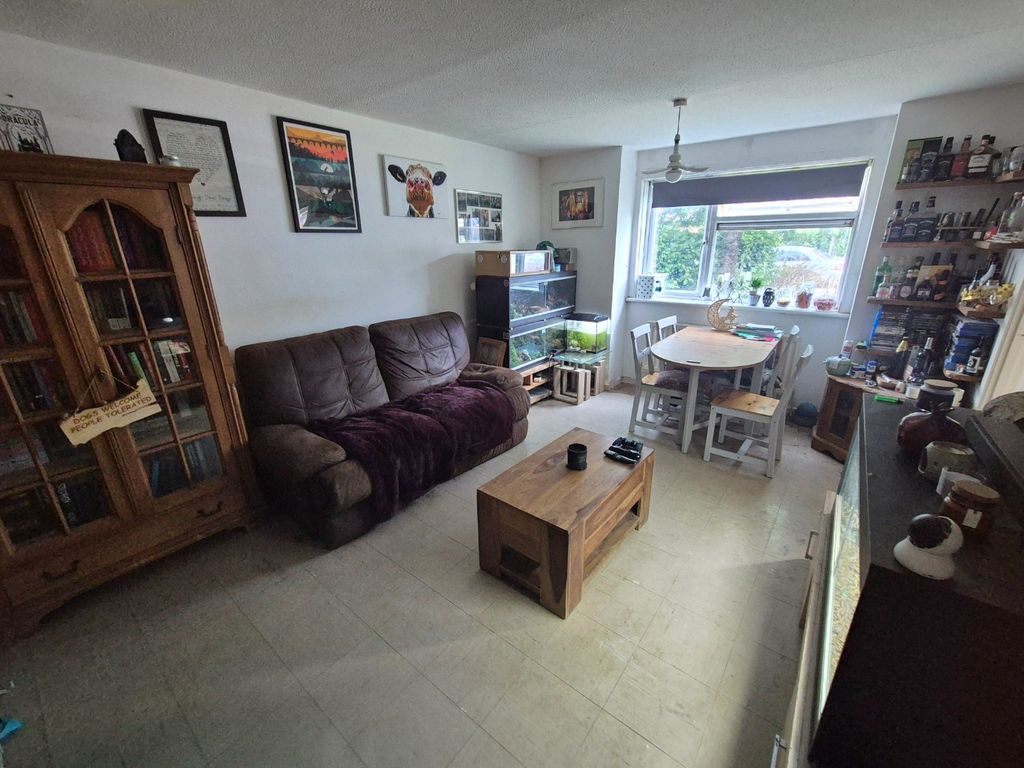 Property photo 3 of 7 4299593