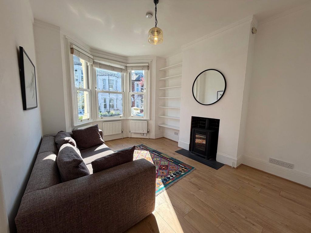 Property photo 3 of 17 Picture 3