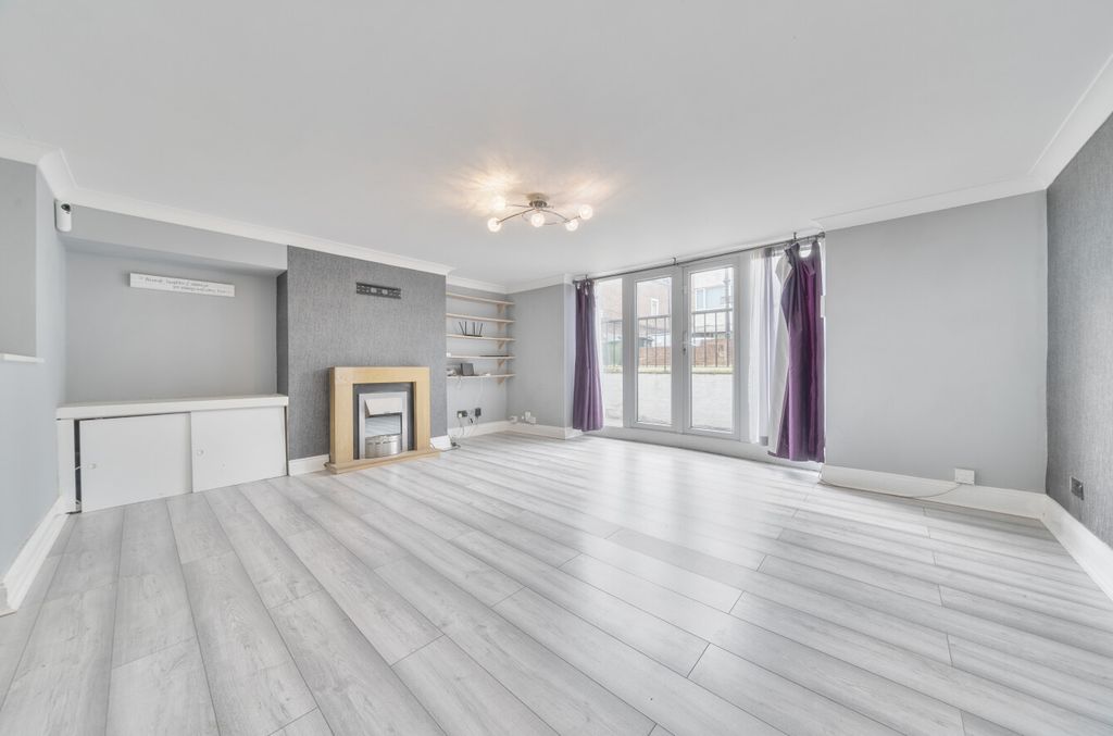 Property photo 2 of 12 1311101-11-684Ad8...