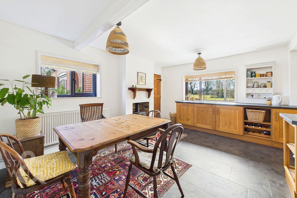 Property photo 3 of 34