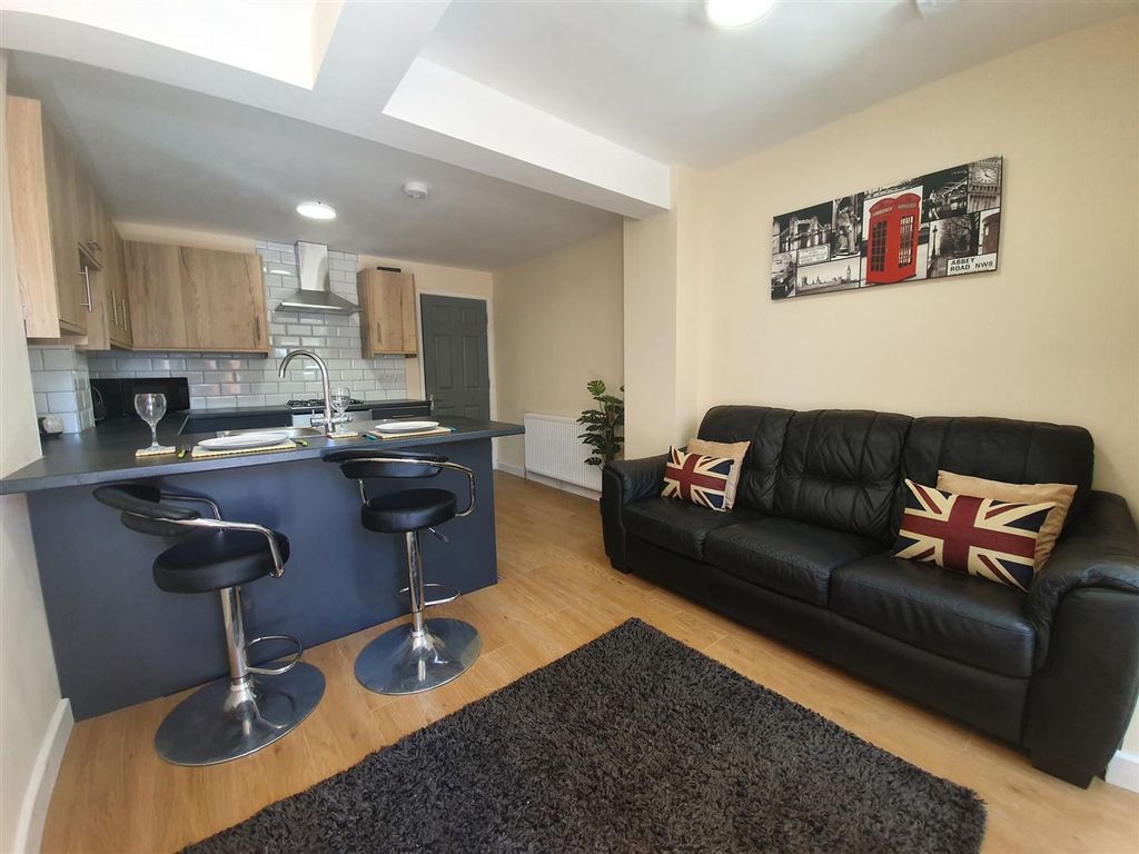 Property photo 3 of 6